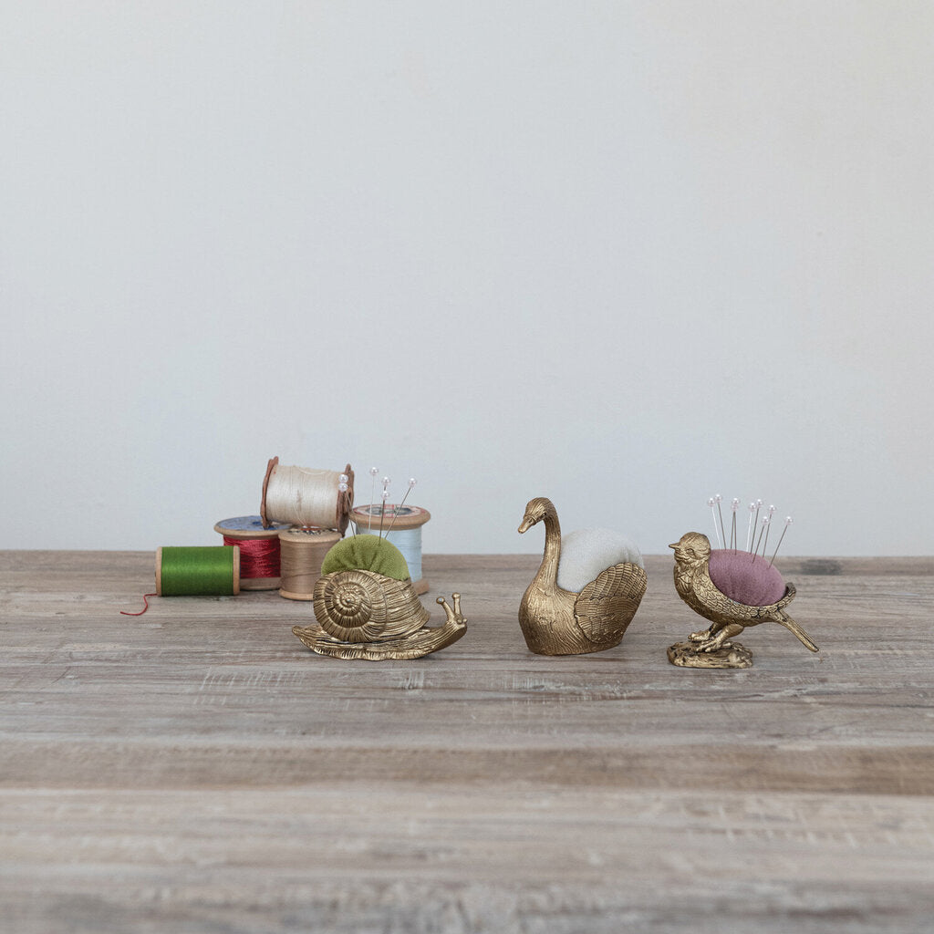 VELVET PIN CUSHION WITH PEARL HEAD PINS