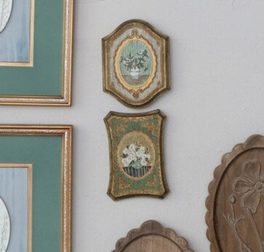 ANTIQUE GOLD FINISH WALL DECOR WITH FLOWERS